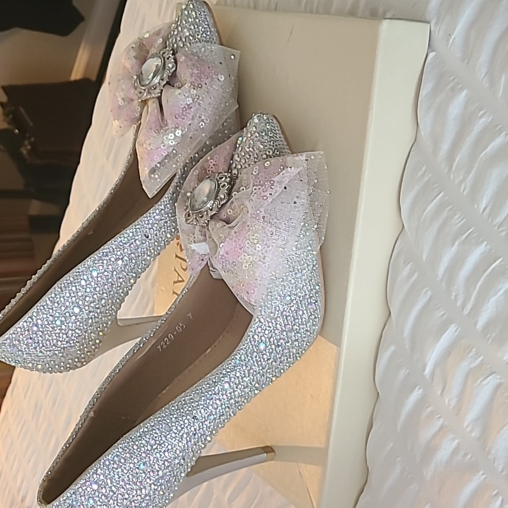 Elegant Silver Glitter Heels with Rhinestone and Pink Bow Size 7M